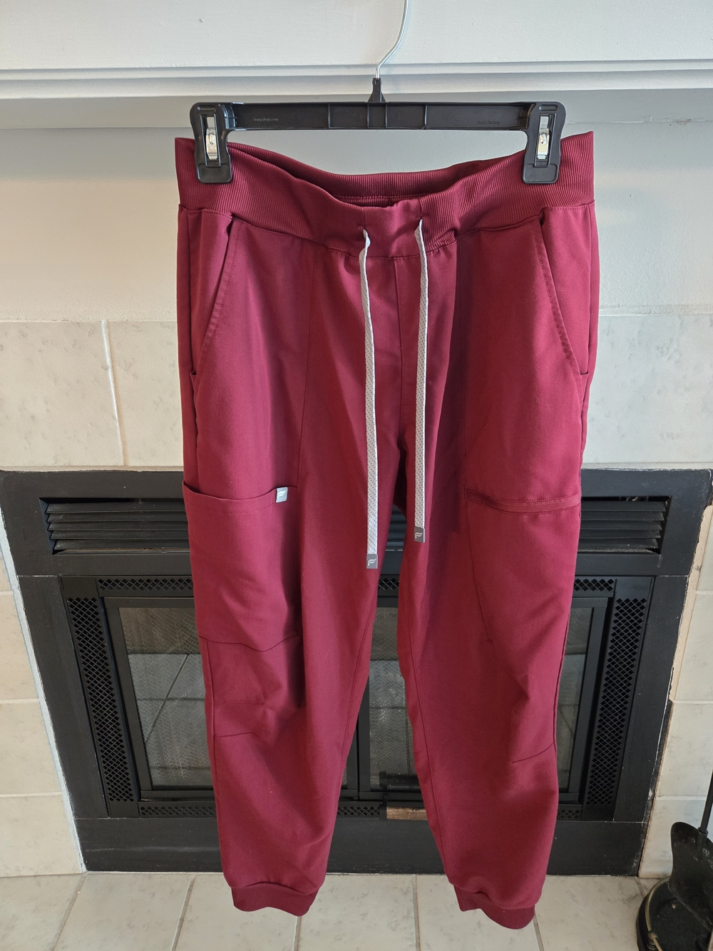 Fabletics On Call Scrub Jogger Size Medium Short Wine Burgundy scrubs bottoms